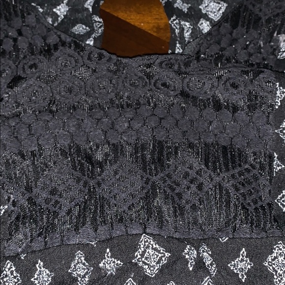 Black top  with diamond design- Torrid - Picture 4 of 5